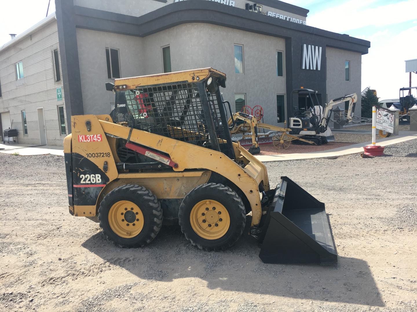 MINICARGADOR CATERPILLAR 226B - Venta De Maquinaria Wiebe